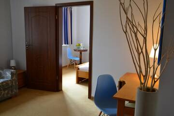 Фото номера Семейный номер Отель Hotel Trzy Podkowy*** г. Biskupiec 4