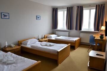 Фото номера Стандартный трехместный номер Отель Hotel Trzy Podkowy*** г. Biskupiec 5