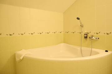 Фото номера Стандартный четырехместный номер Отель Hotel Trzy Podkowy*** г. Biskupiec 3